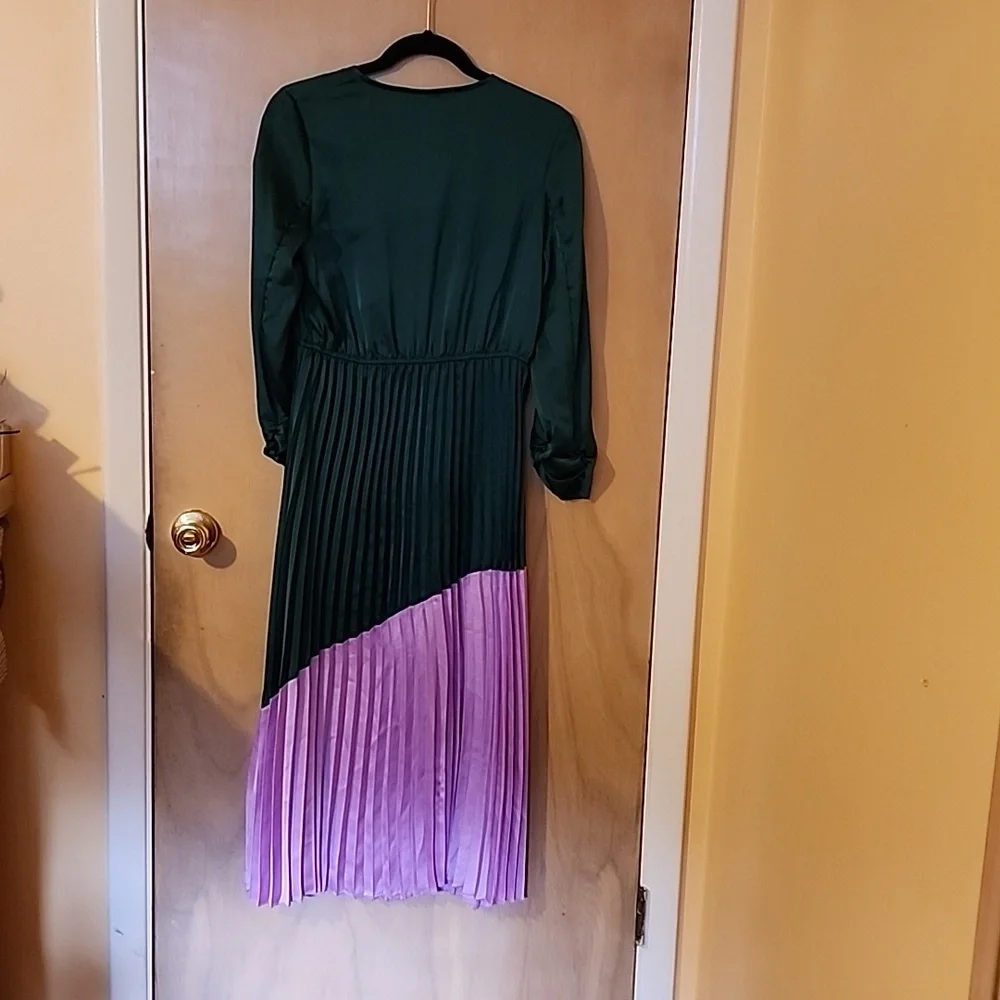 Midi dress,beautiful combination colors,green and lavender size 6 - Picture 3 of 3